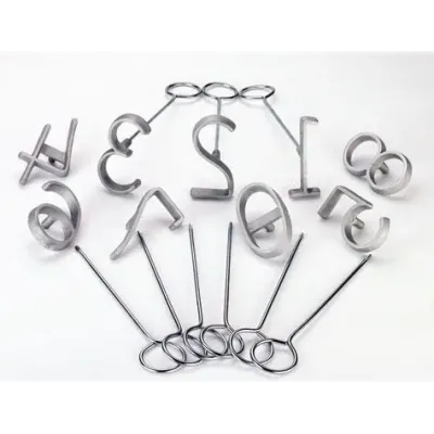 Heyvanların nömrələnməsi üçün 0-9 rəqəmlərini ehtiva edən soyuq möhür dəsti.