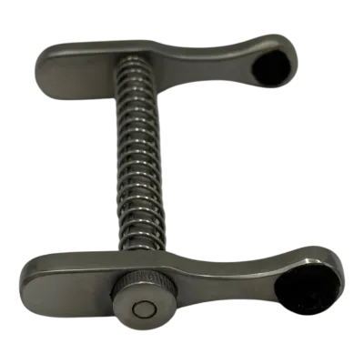 mouth dilator, mouth opening device used in veterinary examinations.
