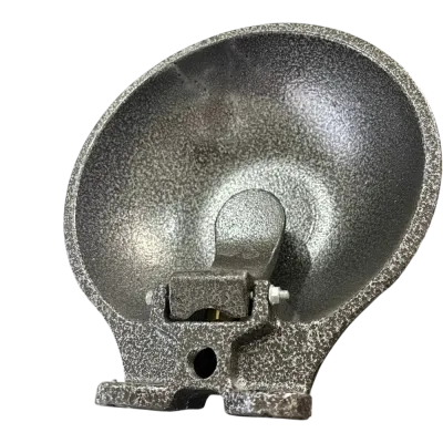 Paslanmaz çelik yapısı sayesinde uzun ömürlü olan, hayvan sağlığını riske atmayan hijyenik metal hayvan suluğu.