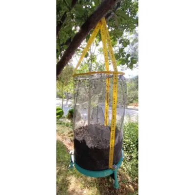 Fly trap for farms, open-air trap with a capacity of 10,000 flies and free bait.