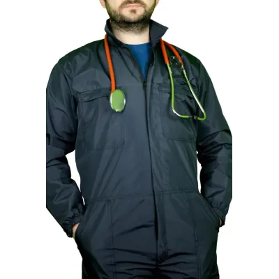 Süni mayalanma və doğuş əməliyyatları üçün uyğun olan orta ölçülü baytarlıq kombinezonu.