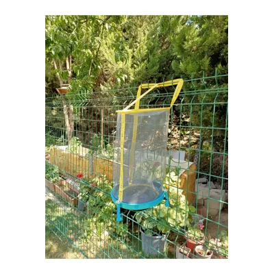 Housefly trap, biological fly catcher with a capacity of 10,000 flies and free bait.