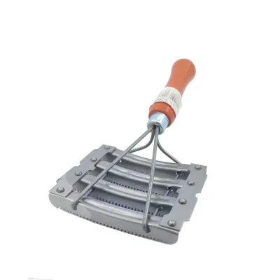 Livestock comfort equipment, 4x4 8-toothed grooming brush.