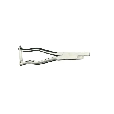 Rectangular cut ear marking, orthogonal model notching pliers, herd management scissors
