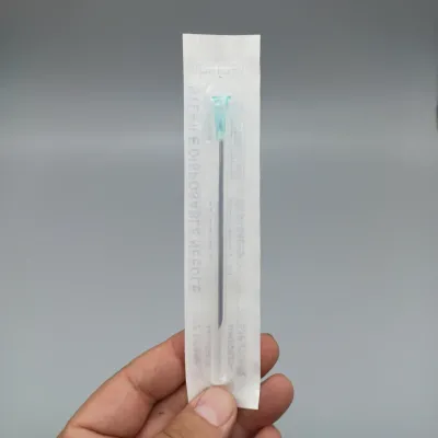 Thick-tipped injector needle 2.1 x 80 mm for livestock spraying.
