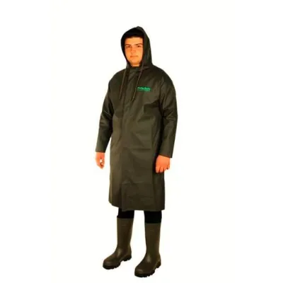 The Pollyrain brand PVC raincoat with practical zipper provides complete protection against rain during riding.