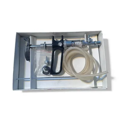 Durable and precise veterinary applications with metal syringes.