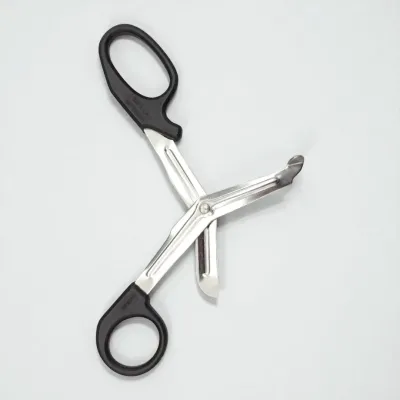 Bandage cutting scissors, 14.5 cm blunt tip, safe cutting scissors.