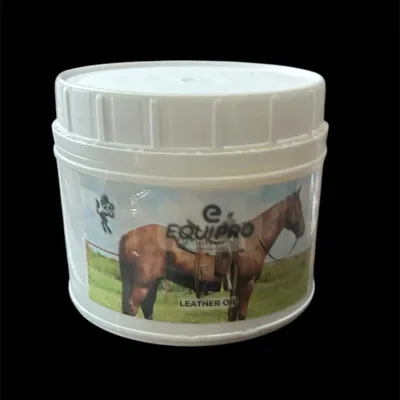 A special saddle care oil that nourishes the leather surface of the saddle, preventing cracking, maintaining its flexibility, and ensuring long-lasting use.