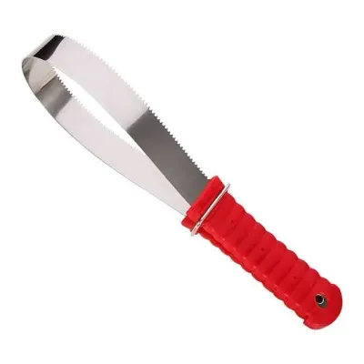Atların egzersiz sonrasında vücutlarında biriken teri hızlı bir şekilde uzaklaştırarak ferahlamasını sağlayan ergonomik sıyırıcı