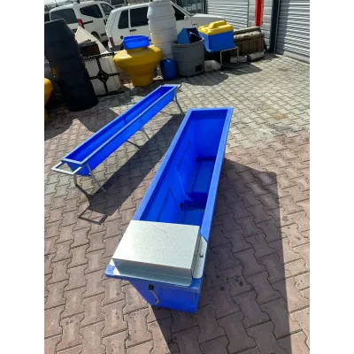 Çok sayıda hayvanın aynı anda su içebilmesini sağlayan, büyük ölçekli çiftlikler için tasarlanmış dayanıklı su sistemi.